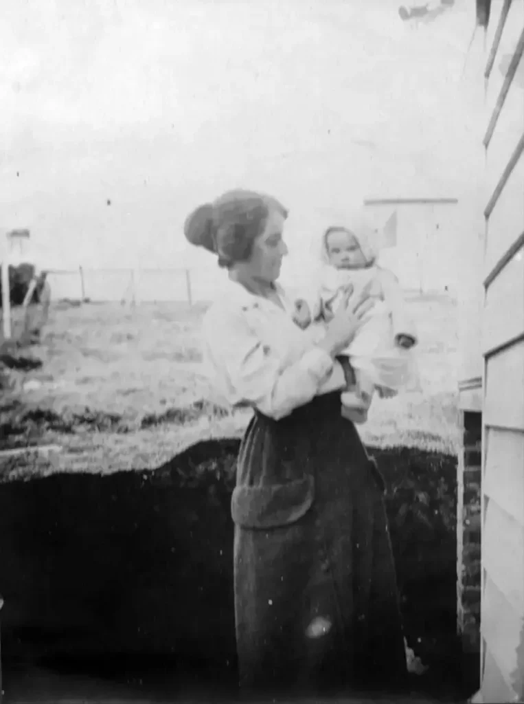 Maud Deane with daughter daughter Heather Deane Stanley, Falkland Islands 1920